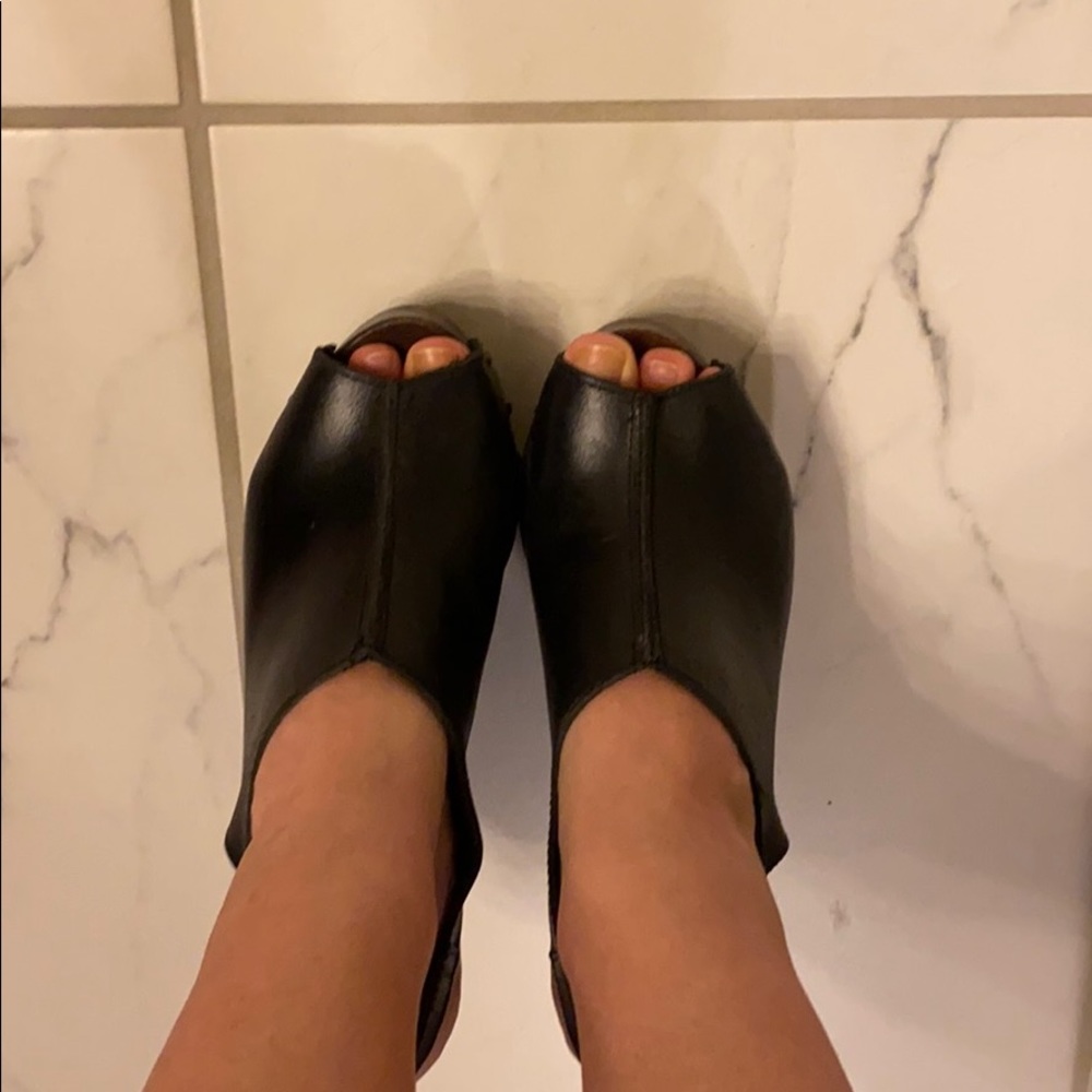 Charles David leather black wedges